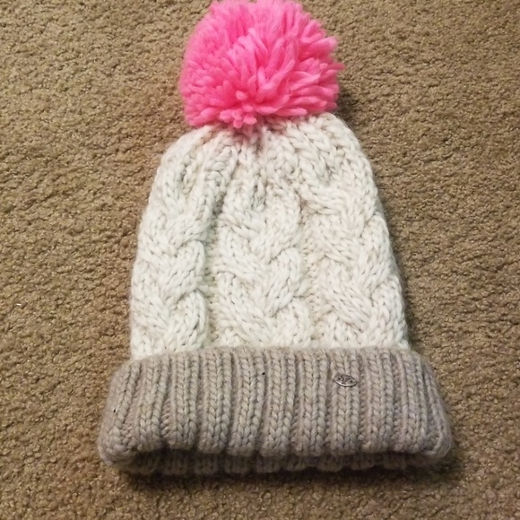 American Eagle Outfitters Accessories - American Eagle Pom Pom Beanie